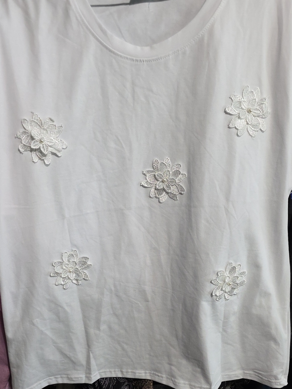 NWT FLORAL PEARL ACCENT TEE